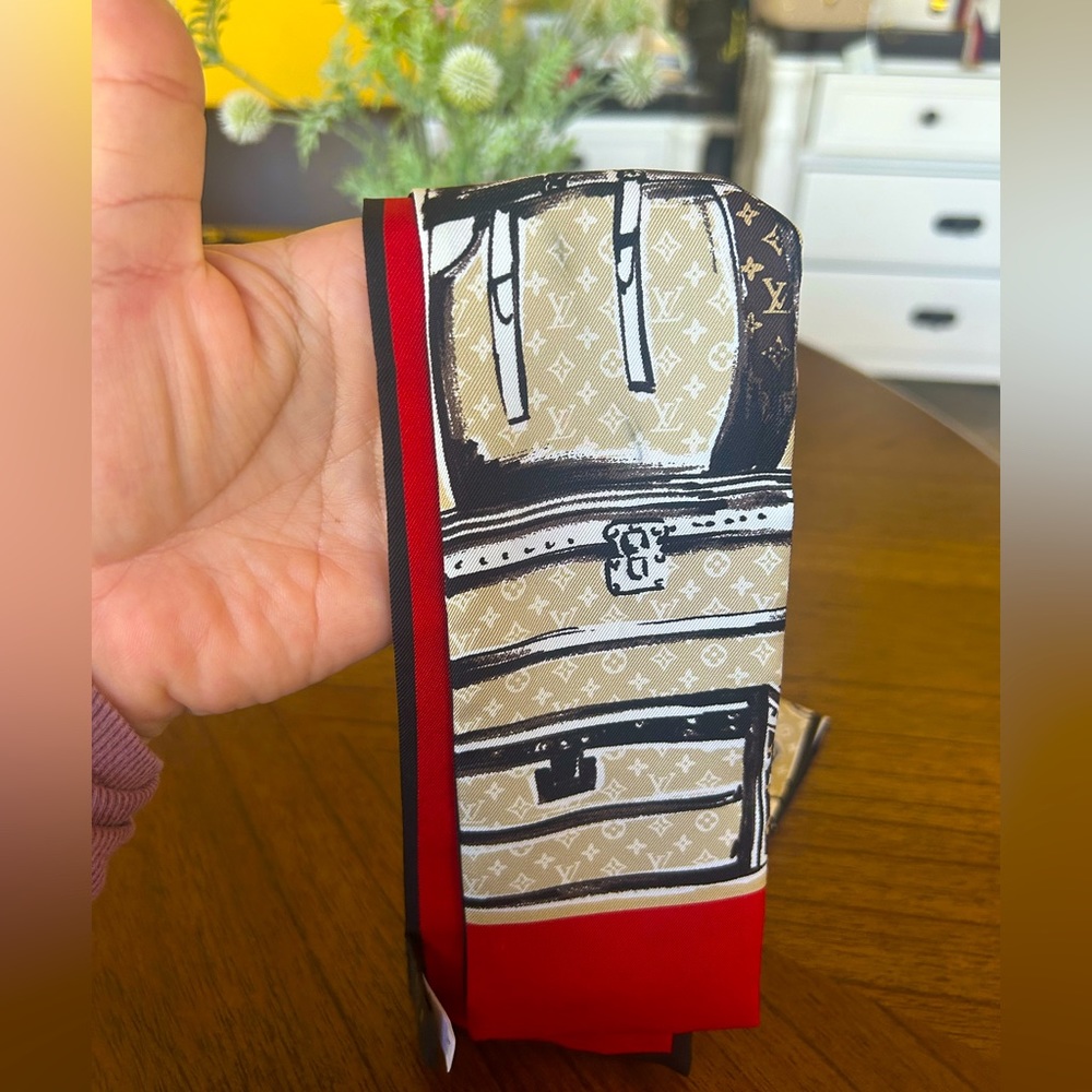 Louis Vuitton Monogram Twilly - Picture 5 of 7